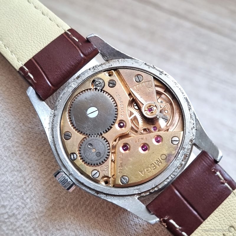 Omega calibre 266 movement, opened and seen from the bridge side