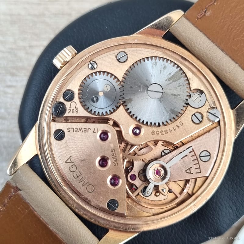 Omega calibre 269 movement, opened and seen from the bridge side