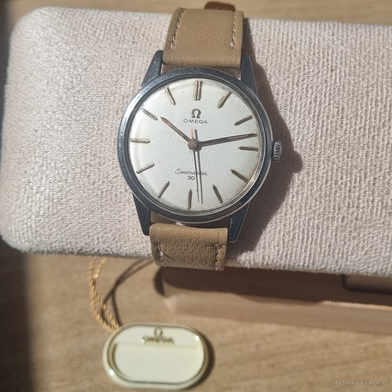 Omega watch fitted with the calibre 286, dial view