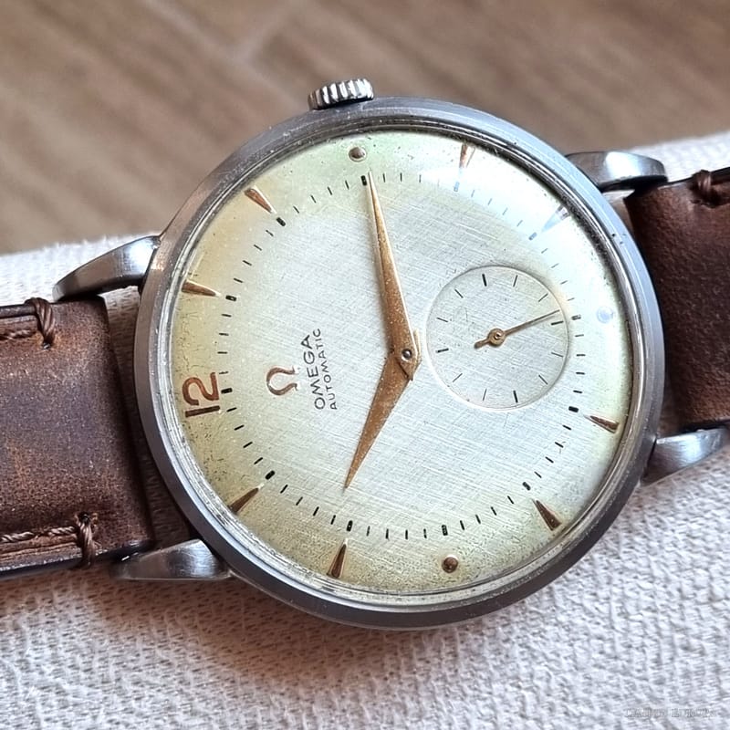 Omega watch fitted with the calibre 332, dial view