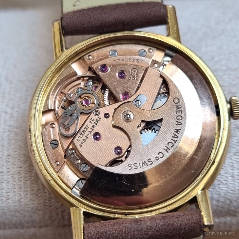 Omega calibre 552 movement, opened and seen from the bridge side