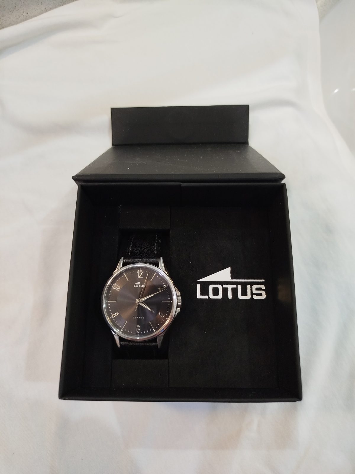 Lotus Quartz Minimalista. — Lotus publicado en Tempus Europa